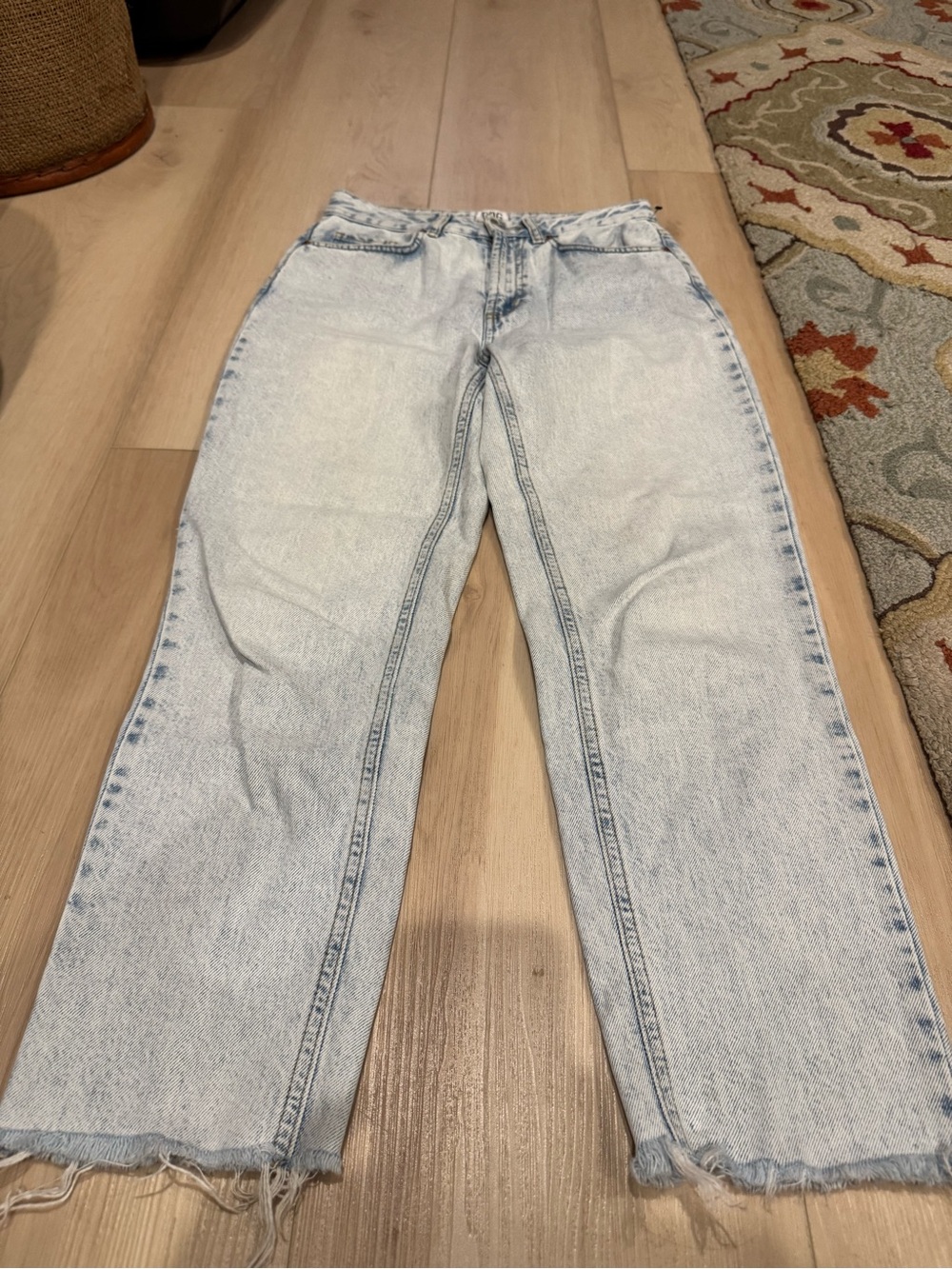 UO BDG High-Waisted Mom Jeans Bleached Light Wash Raw Hem Size 25
